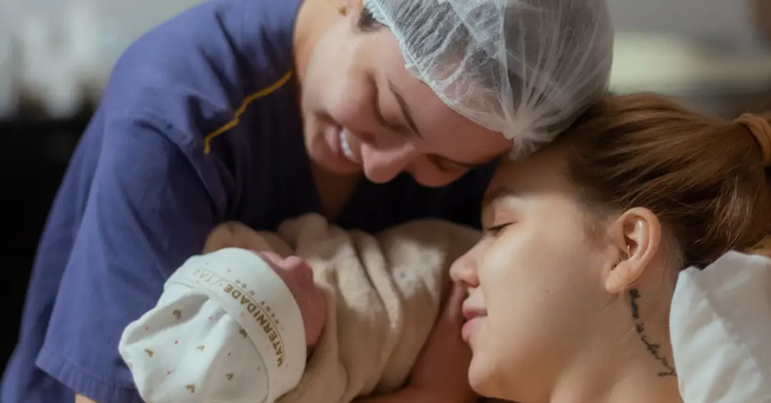 Mari Fernandez e Julia Ribeiro anunciaram o nascimento da filha Isabela, que veio nesta quinta-feira, dia 1, às 13h22. …