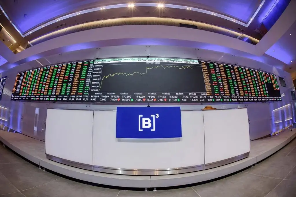 Datafolha aponta Lula com 48% contra Flávio Bolsonaro em 45% no segundo turno, mantendo empate técnico. A desistência d…
