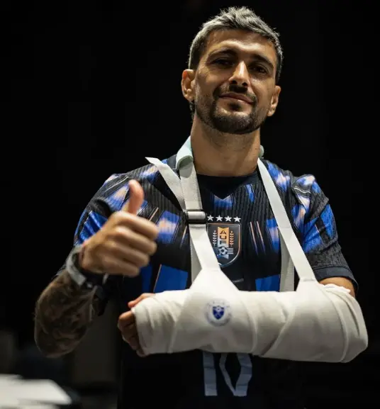 Arrascaeta recebeu alta após cirurgia no punho esquerdo feito no Hospital Copa Star no Rio de Janeiro. O desfalque dele…