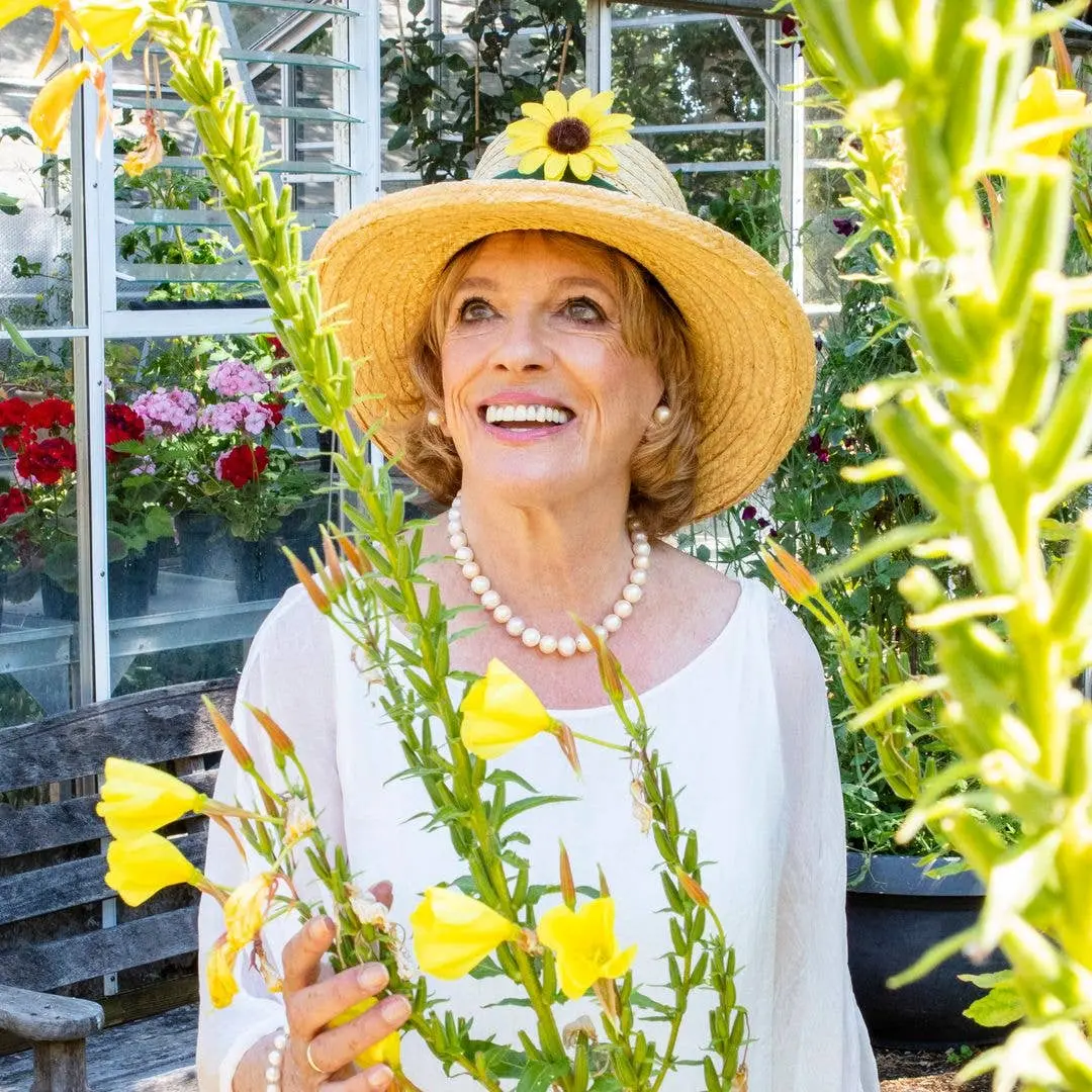 Dame Esther Rantzen, apresentadora do That's Life! da BBC e fundadora da ChildLine, foi descrita como espirituosa e abe…