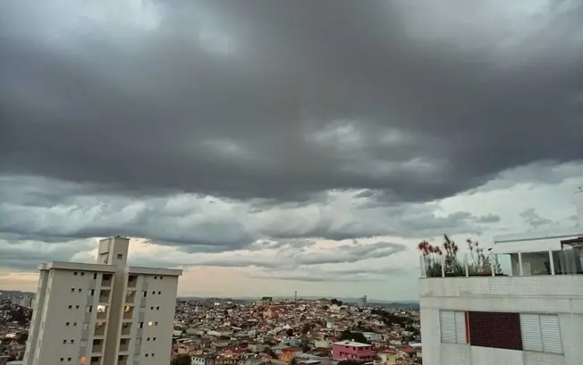 Rio Grande do Sul com alerta laranja de perigo para tempestades no sábado. Chuva entre 30 e 60 milímetros por hora e ve…