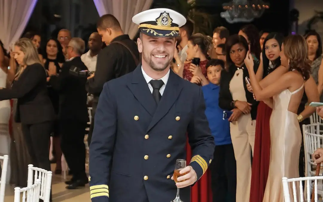 Capitão Iran Peixoto Martins Costa, de 39 anos, morreu em Goiânia após parada cardiorrespiratória em um restaurante. A …