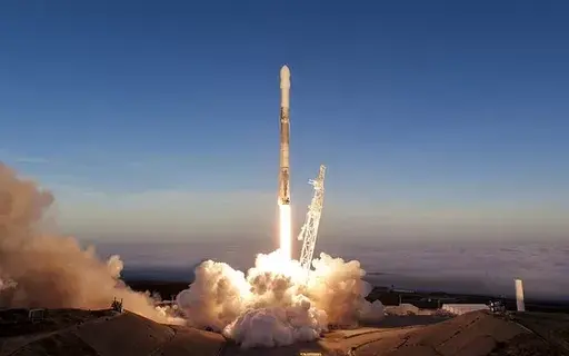 SpaceX vai testar chips de I.A. do Google em um satélite durante a missão Transporter-18. A ideia é ver se a I.A. roda …