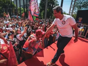 Haddad avista derrota em São Paulo no primeiro turno e encerra campanha fria com foco em Lula. Essa mudança de foco mos…
