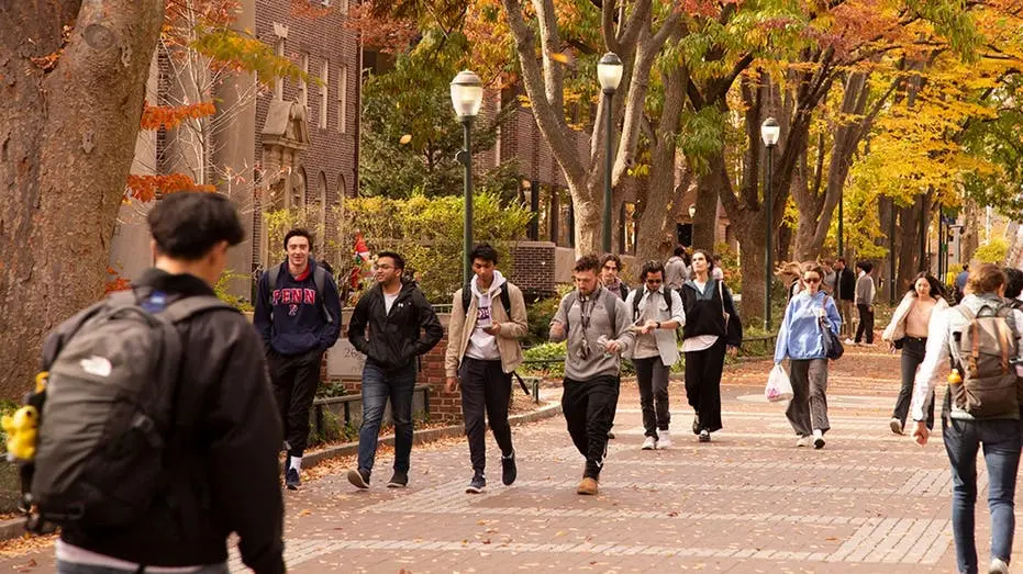 Milhões saem do sistema de auxilio estudantil federal por um esquema de fraude que usa identidades falsas em campus uni…