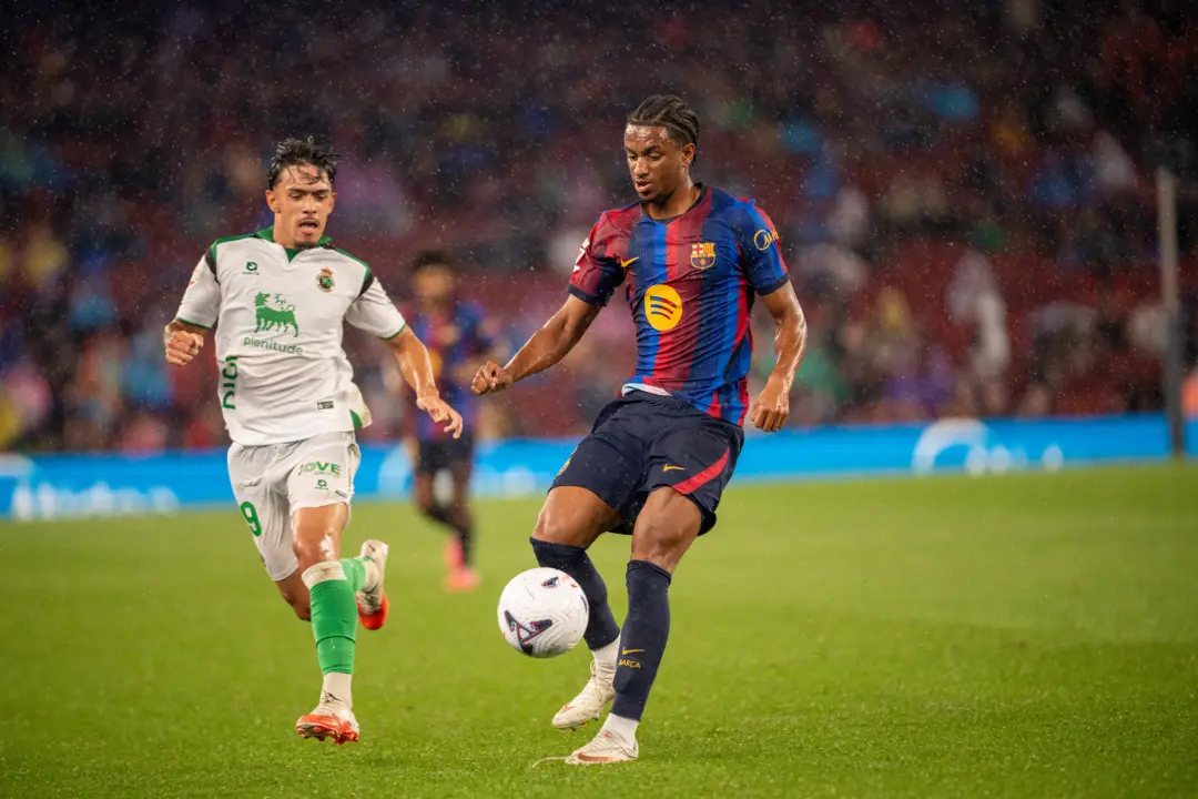 Liverpool quer Alejandro Balde, zagueiro do Barcelona, pra janeiro. A posição de lateral esquerdo tá passando por revis…