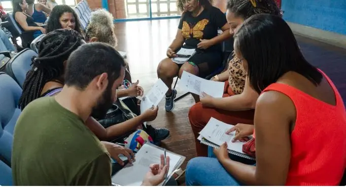 Sesc Ramos abre inscrições de 6 a 14 de outubro para o curso gratuito de produção digital para jovens negros. É um labo…