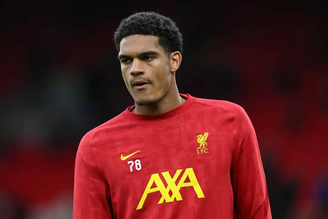 Real Madrid acompanha Jarell Quansah, zagueiro do Bayer Leverkusen, enquanto o Liverpool pensa em decisões para 2027. O…