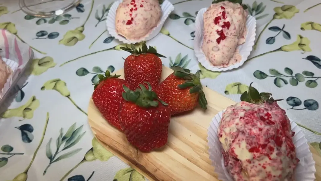 Morango cravejado custando até R$ 40 em São Paulo, a demanda alta encontra oferta baixa. Chuvas prejudicaram lavouras, …