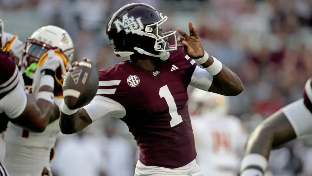 Kamario Taylor, quarterback do Mississippi State, está em ascensão, entrando na corrida pelo Heisman nesta temporada. O…