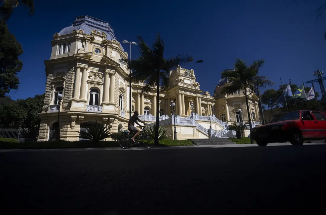 Rio extingue mais de 500 cargos comissionados vagos com decretos administrativos. O enxugamento do Estado reforça o con…