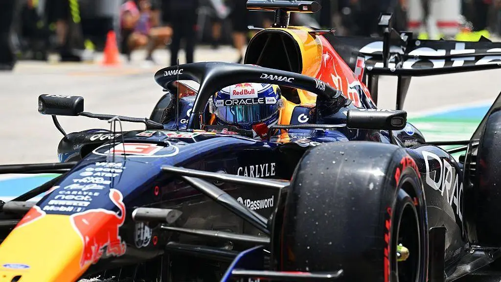 Max Verstappen liderou o treino de primeira sessão em Sepang, na Malásia, sendo 0,383 segundos mais rápido que George R…
