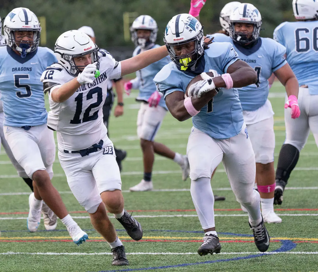 Middletown venceu o Bristol Eastern por 36 a 0, mostrando que estudo de filme e força física andam juntos. O jogador Ju…
