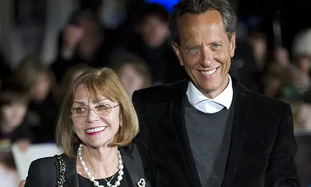Richard E. Grant fez sua estreia no Celebrity Traitors após seguir o conselho da esposa falecida sobre encontrar alegri…