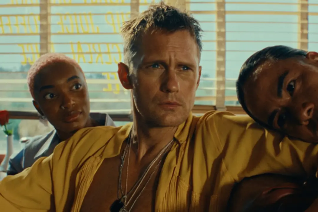 Alexander Skarsgård no vídeo de Mr. Charm do Rolling Stones, do álbum Foreign Tongues. O magnetismo dele ali tem uma fo…