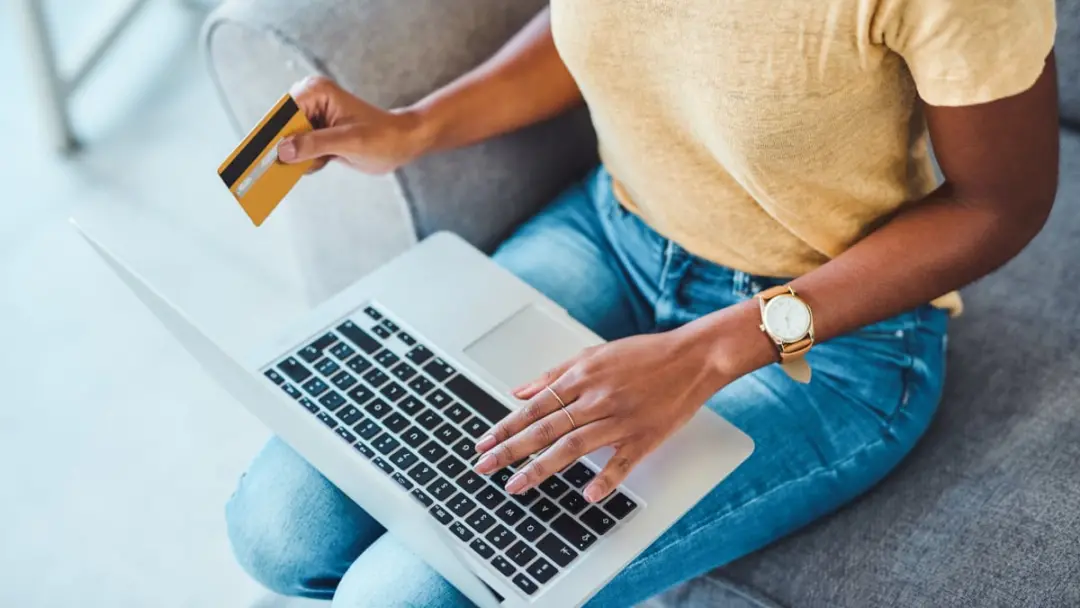 Até 67% de desconto em compras na Amazon para começar outubro. Achei interessante que as promoções não param com a muda…
