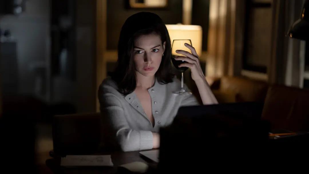 Verity, com Anne Hathaway e Dakota Johnson, chegou no cinema como um thriller psicológico, não como comédia romântica. …