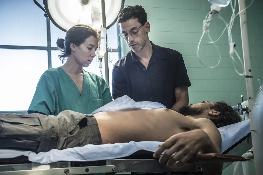Marjorie Estiano comentou que o médico Márcio Maranhão, namorado dela, não estava interessado em ensinar pinças ou bist…