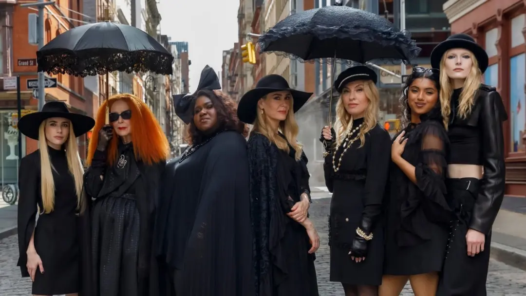 James Patrick March e sua banda atacaram as bruxas na Miss Robichaux em American Horror Story 13. Isso parece matar um …