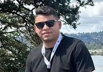 Wilber Garcés, venezuelano, teve um projétil retirado da coluna no Texas vários dias após ser baleado por agente do ICE…