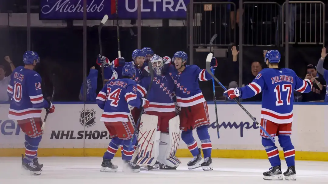 Igor Shesterkin marcou um gol na NHL, entrando em um grupo minúsculo de goleiros que fizeram isso. É raro, só acontece …