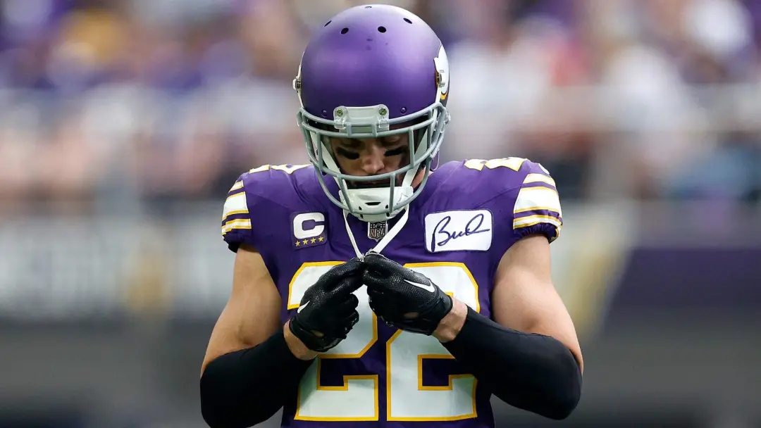 Harrison Smith, segurança veterano dos Vikings, está sendo introduzido aos treinos com apenas 86 snaps. O ex jogador Ph…