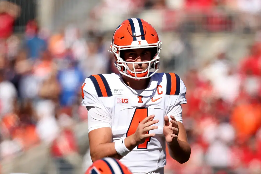 Illinois venceu Purdue por 43 a 27 em West Lafayette. O quarterback Luke Altmyer deu uma aula ofensiva, com 390 jardas …