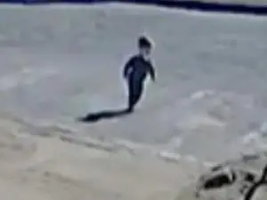 Coordenadora de creche em Santa Catarina foi exonerada depois de um bebê sair sozinho do local. A gente vê o risco quan…