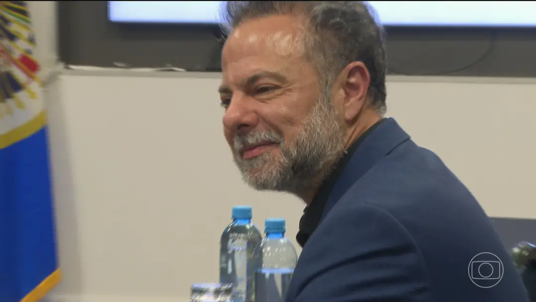 Wilson Grassi, candidato do Democrata, reuniu-se com a Organização dos Estados Americanos em Brasília e depois caminhou…
