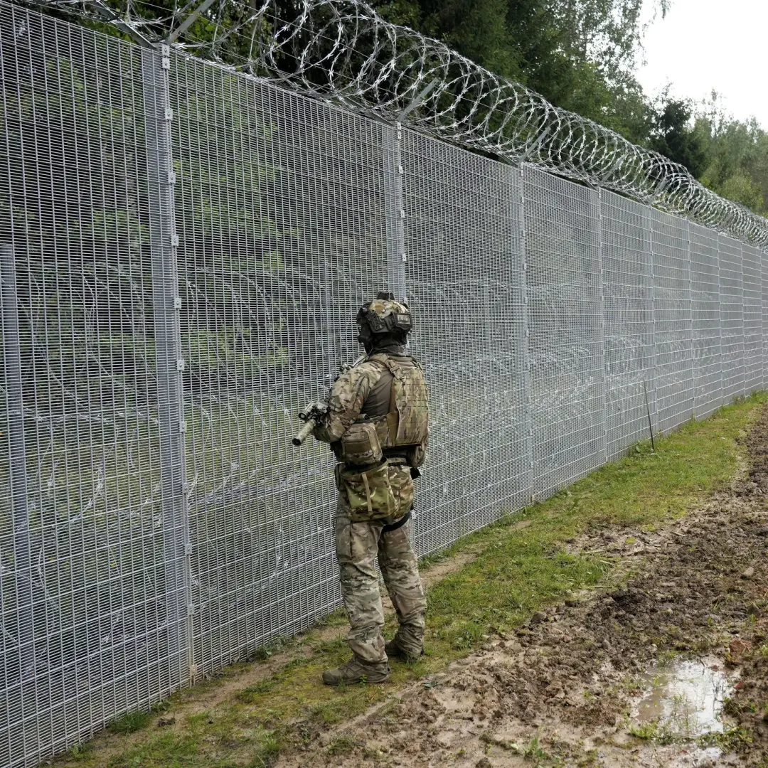 Estratégia russa usa migrantes como arma contra a Europa. Tática sutil para semear discórdia no Ocidente. Isso mostra a…