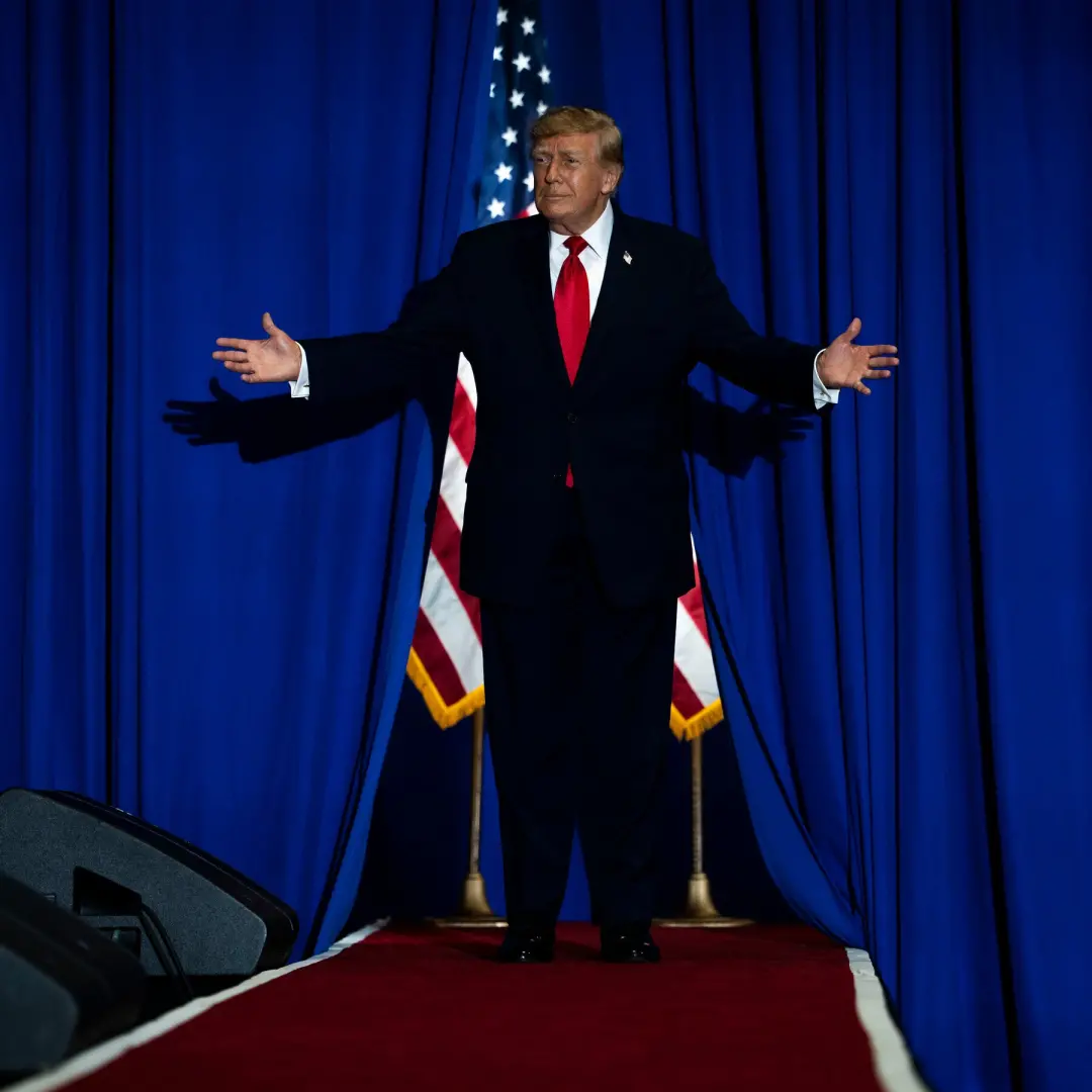 Trump passou o dia falando com seus fãs mais fervorosos, em vez de focar nos eleitores que ele precisa para as eleições…