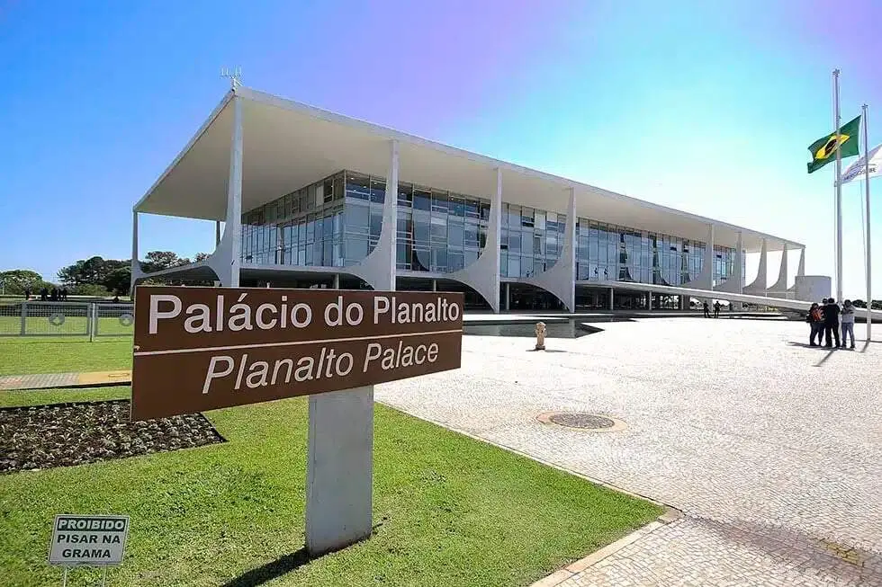 O presidente Lula focou em 14 Unidades Federativas, cobrindo 80,7% do eleitorado brasileiro. É notório o movimento em e…