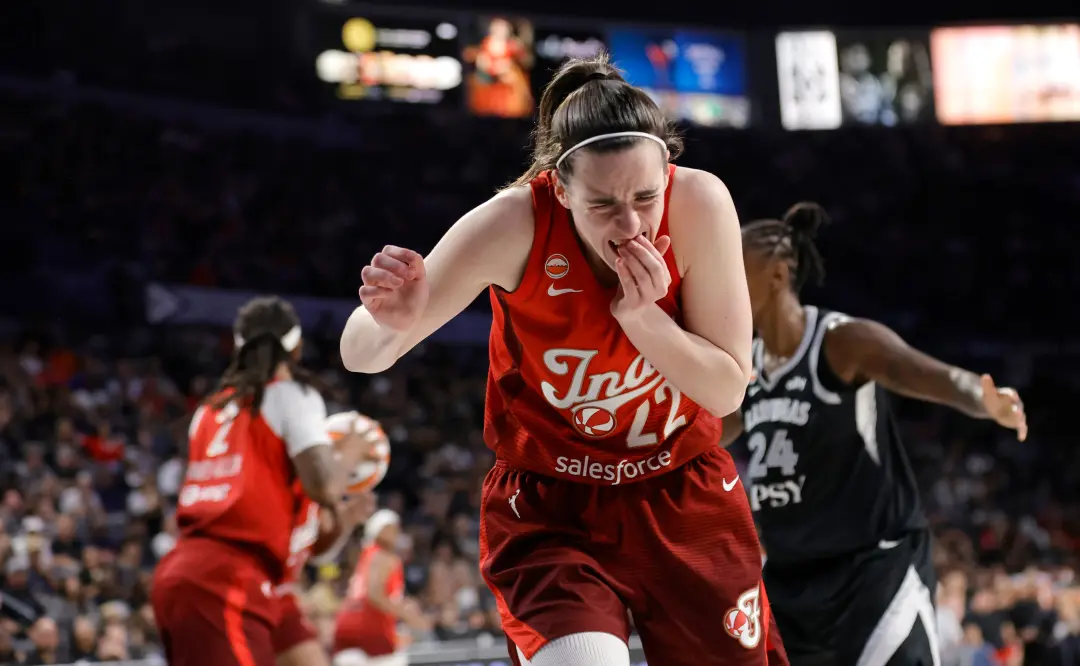 Caitlin Clark falou sobre a terceira temporada, admitindo que a Fever teve momentos ruins, como a derrota de 94 a 83 pa…
