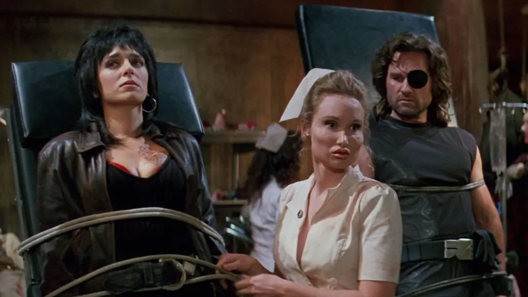 Escape From L.A. levou 15 anos para acontecer, pois o filme original de Snake Plissken já era um sucesso cult. O desafi…