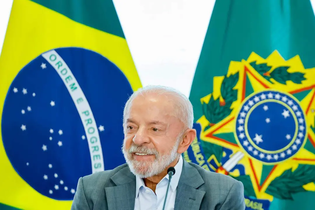 Flavio Bolsonaro tenta reforçar o apelo pelo voto útil nas eleições, enquanto Lula enfrenta o desafio de evitar a abste…