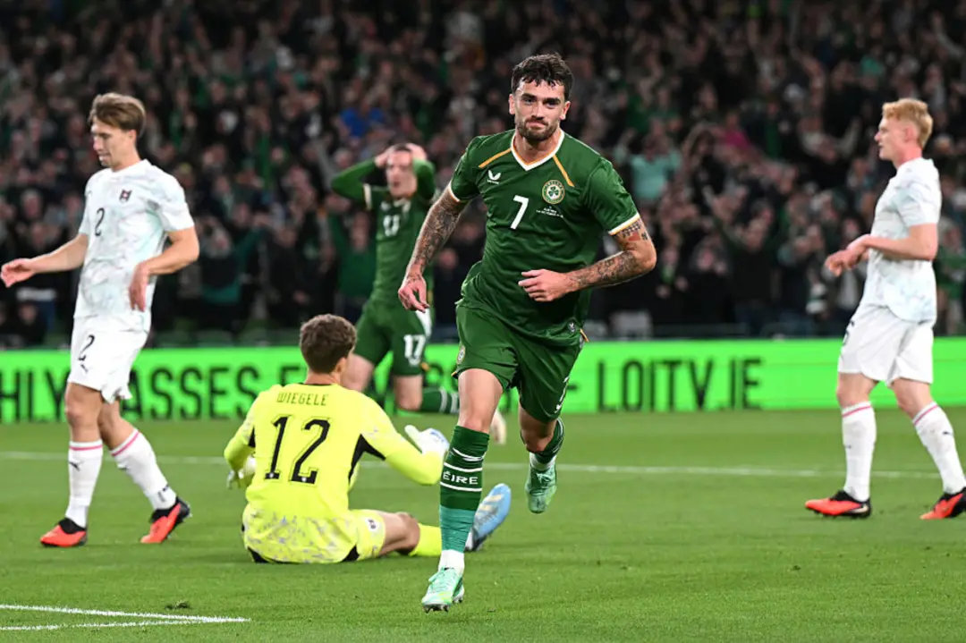 Dublin, 2 a 2 com a Áustria, o Irlanda sofreu com a volta do adversário mesmo com o gol de Parrott. A defesa cedeu o co…
