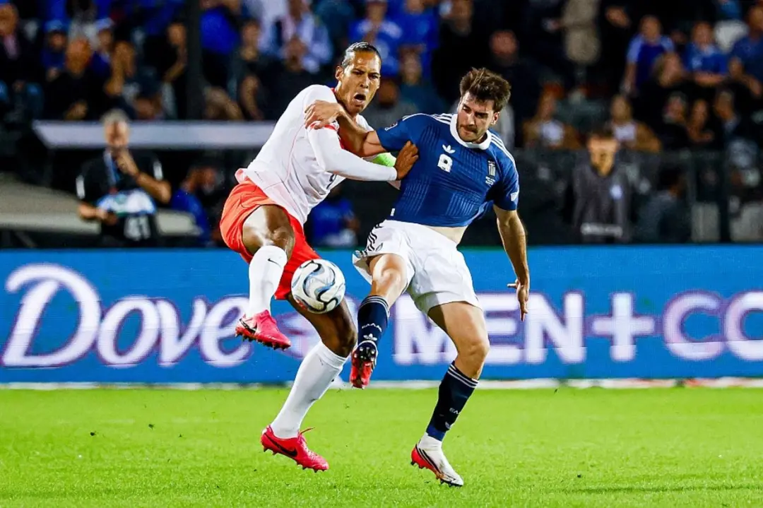 Holanda empatou em 2 a 2 com a Grécia em Tessalônica depois de estar dois gols atrás. O time holandês conseguiu o empat…