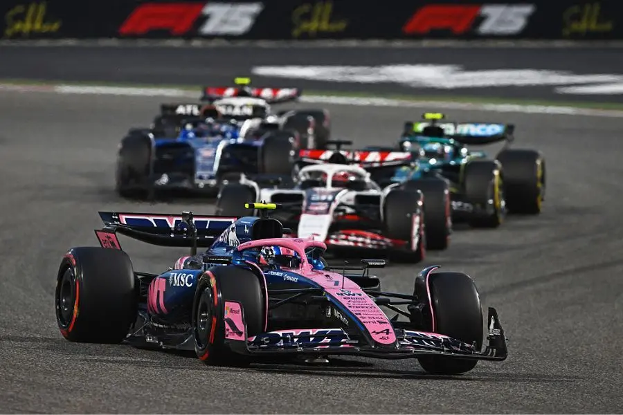 Bahrain GP muda de local para Malásia neste fim de semana por causa da guerra no Oriente Médio. A gente fica vendo como…