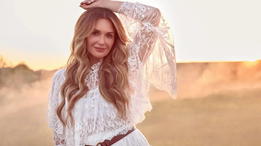 Carly Pearce fala sobre Dolly Parton, dizendo que nunca imaginou um dia sem a Queen of Country. A conexão entre as duas…