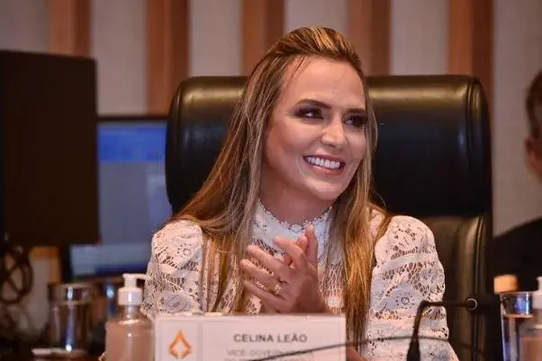 Celina Leão lidera com 53% dos votos válidos no Distrito Federal. Esse avanço dela em relação à pesquisa de setembro mo…