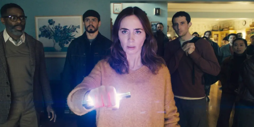 Crystal Lake estreando em outubro, uma releitura de terror do Fridei do 13, com Linda Cardellini como mãe protetora de …