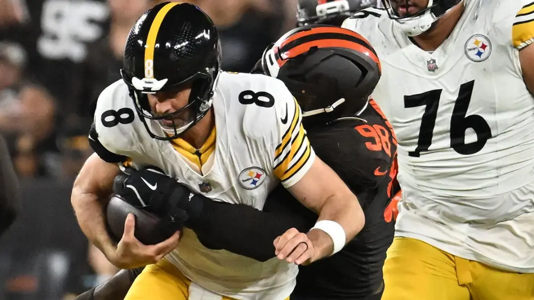 Mike McCarthy precisou desfazer um comentário explícito feito a Aaron Rodgers durante o jogo dos Steelers contra o Brow…