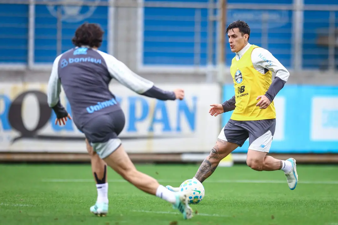 Grêmio treina em dois turnos no CT Luiz Carvalho antes de enfrentar o Remo em Belém. O foco foi dinâmicas de ataque con…