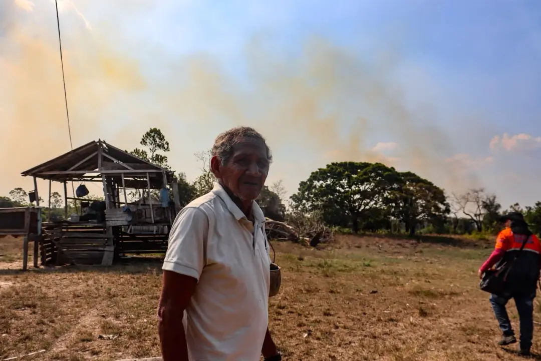 Incêndio de mais de 830 hectares avança na zona rural de Itacoatiara. A aproximação das chamas das casas e áreas de cri…