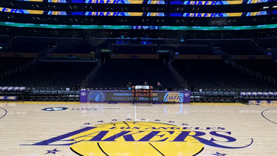 Derrin Horton é o novo locutor dos Lakers, substituindo Lawrence Tanter a partir da temporada 2026-27. Trinta e cinco a…