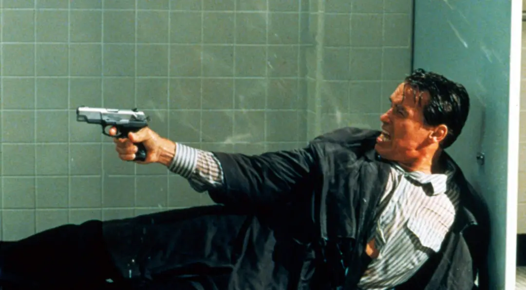 True Lies, filme de 1994 com Arnold Schwarzenegger, agora está disponível no Hulu. A mistura de ação de espionagem e co…
