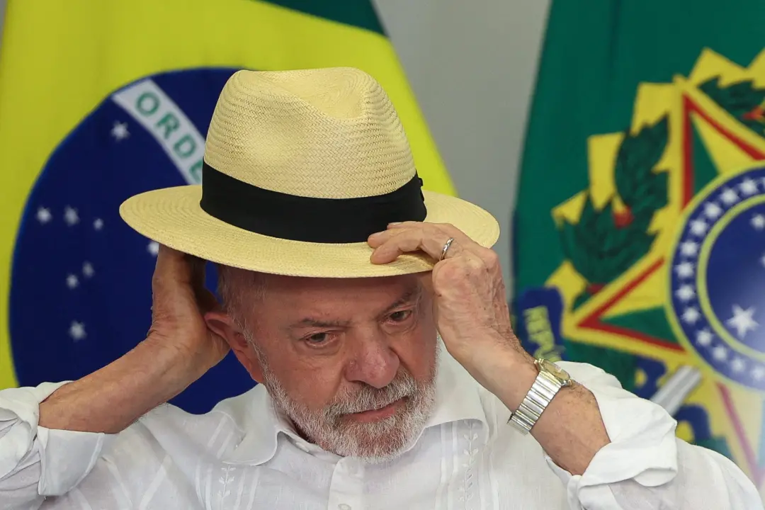 TSE proíbe Globo de exibir púlpito vazio de Lula em debate. A ministra Estela Aranha apontou que a cláusula da emissora…