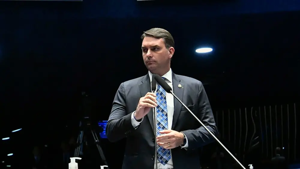 R$ 3,1 milhões foram destinados por Flávio Bolsonaro ao Instituto de Medicina e Projeto, mesmo com a Receita Federal cl…