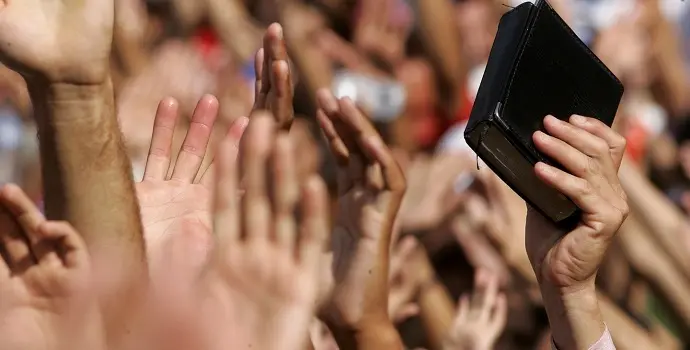 A imagem de Nossa Senhora Aparecida virou ponto de disputa eleitoral nas redes evangélicas, com perfis de direita e esq…