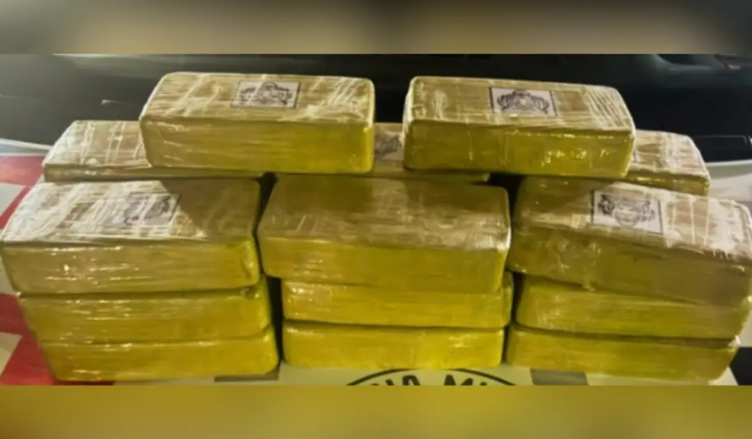 Teodoro Sampaio, SP, teve caminhão abordado com mais de 20,8 kg de cocaína, cigarros e 20 pneus estrangeiros. É um prob…